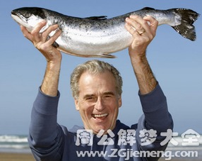 梦到抓鱼预示着什么征兆？有什么特殊含义吗？