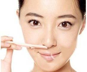 如何破解人中不长胡须的宿命，提升人中无须者的运势与运气？