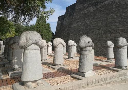 农民风水师一眼看出墓有问题，这墓的风水真的没问题吗？