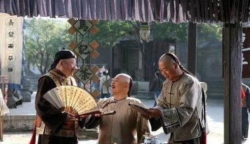 身份的沉重塑：改名的困惑与选择