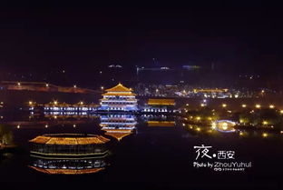 傍晚黄昏：灯火阑珊与古城墙的对话