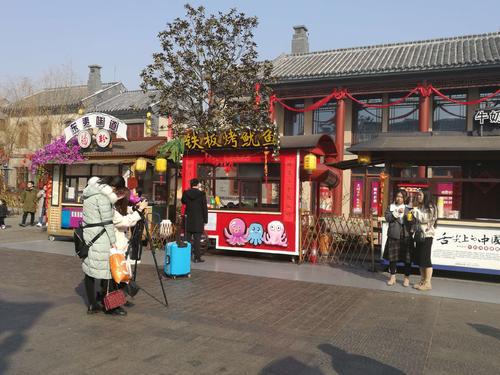 2. 吃吃吃：排队排到怀疑人生