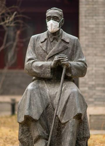 哪一年是褒善贬恶的生肖年，恶老雕戴皮帽打一生肖是什么生肖的寓意？