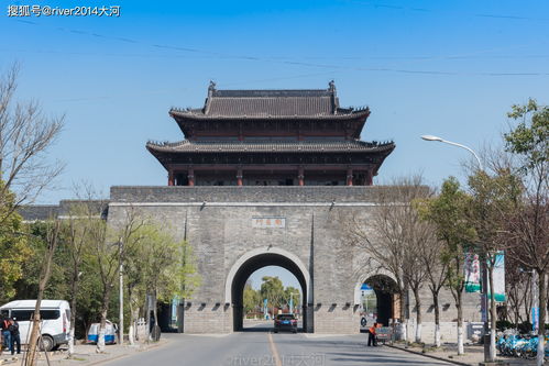 1. 古城墙：见证历史的守护者（也挡住了不少灰尘）