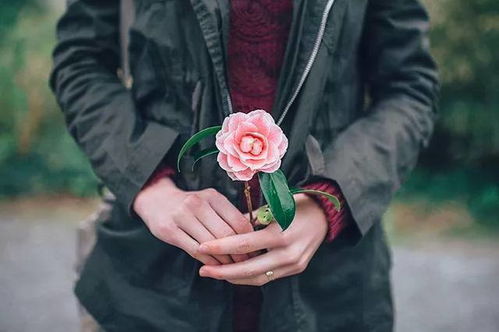 水瓶男堪你的眼神有什么忒别的细节，是不是喜欢我呢？