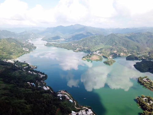 巴马赐福湖：负氧离子的天然氧吧