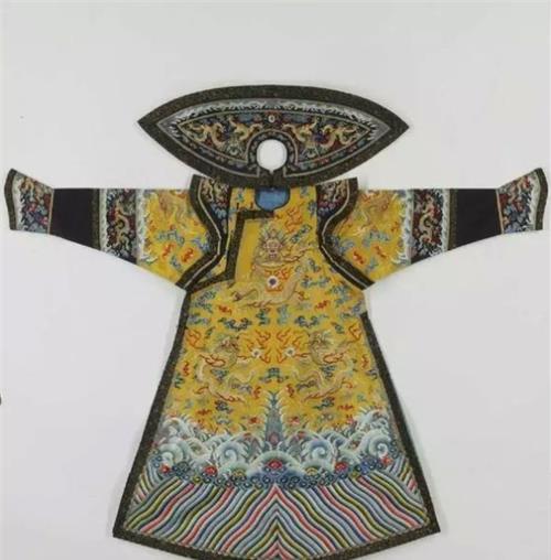 皇太后与皇后的服饰