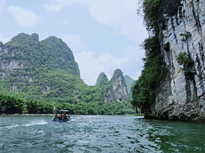 漓江：碧波荡漾的诗意之旅