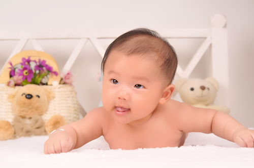 崭新生女宝宝护理要点：该勤迅速时要勤迅速 ，该偷懒时要偷懒 。