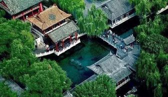 一、 趵突泉：泉水喷涌，诗意盎然