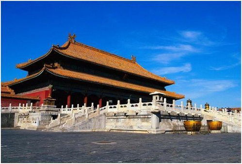 中午：简单用餐+休息