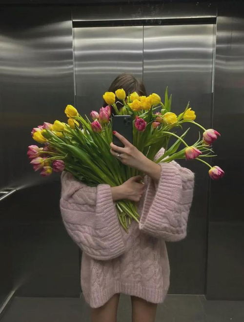 北欧抱花女孩摆件适合送给哪个年龄段小女孩作为风水吉祥物？