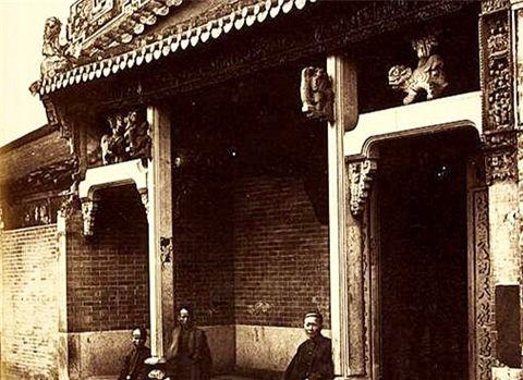 第一章：老宅的传说——那栋破败不堪的房子