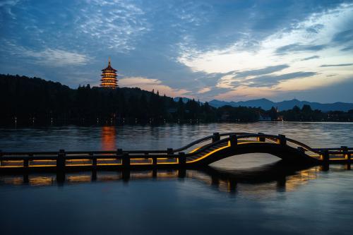 Hangzhou 一日游去哪里玩良好? Hangzhou 周边哪里适合一日游? Hangzhou 一日游行程怎样安排? Hangzhou 本地宝为您带来 Hangzhou 一日游攻略推荐。