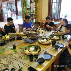 二、 黎苗风情：传统与创新的完美融合
