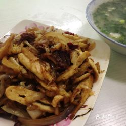冬天吃哪些？当然是较大块较大块、油光发亮、浓汤滚滚来的羊排啦！🍖🔥🐑