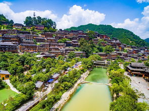 西江千户苗寨：灯光秀的狂欢