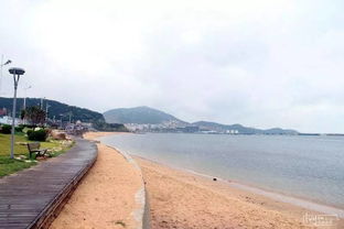 突如其来的雨季：淹没道路还是洗净心灵？