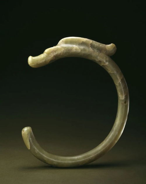 阴风阵阵的生肖是哪个？五大生肖不宜戴玉手镯有何讲究？