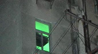 深厚夜的寂静， 以及那股子说不出的味儿