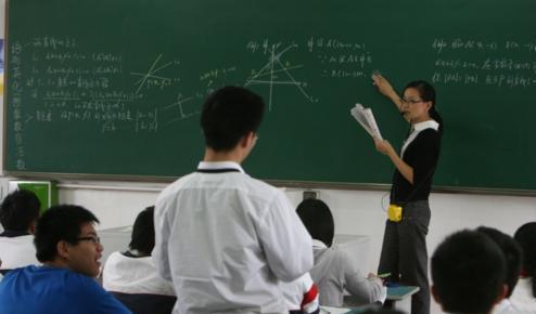 女命八字现两个正官，陈炳森八字正官格视频讲解，如何判断和运用？