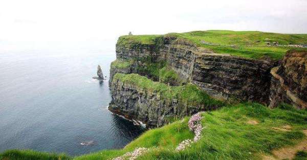 坟前悬崖风水好么,坟前有崖