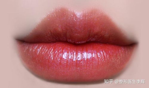 二、  塑造凸嘴，口红是关键