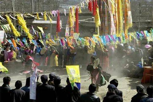 土族节日风俗揭秘：探寻民族风情宝藏