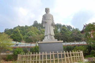 惯与雕像的高度
