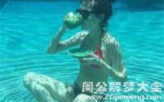 梦见自己在水中畅游，这究竟预示着什么含义呢？