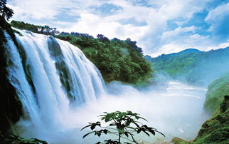 瀑布飞流直下壮观非凡