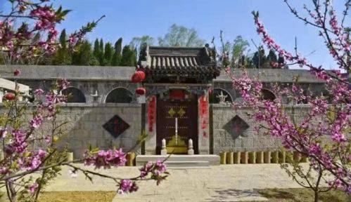 3）较大雁塔北广场：传统方式与炎热闹并存