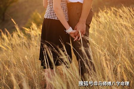 男人八字中无财，能否通过用官来弥补财运不足呢？