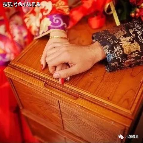 女命遇到官星和财星封门，究竟预示着好运还是凶兆呢？