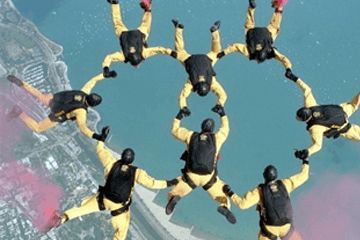 无论是生活中还是工作中 ,团体总是多种多样的 ,所以呢要根据 team属性出发 。比方说 年轻人 team 的冲劲感和年轻感 ,老年人的舒适自然 ,学生的青春活泼 等等 。根据 team属性选择相应的team名称,体现了team 的特性,非常的有创意 。