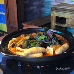 一、 夏日的味蕾盛宴：热浪中的疯狂寻找
