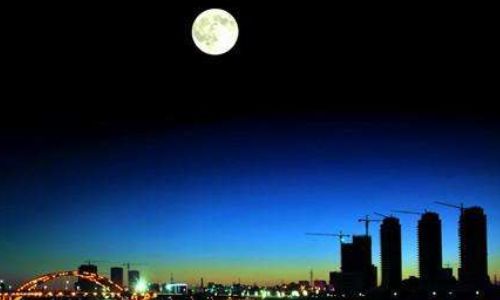 月圆之夜，中秋佳句，幽魂夜哭，月影惊魂，这景象下难道不是令人惊悚的恐怖故事吗？