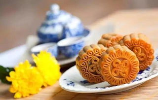 中秋月饼，团圆味浓，文化传承，味蕾盛宴