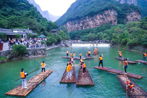 云台山玻璃栈道：万丈凌空的惊险体验
