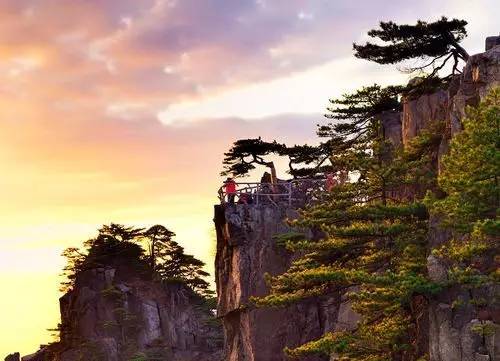 93岁十上 黄 山 ：一位老人 的 “磨蹭游玩 ”道理