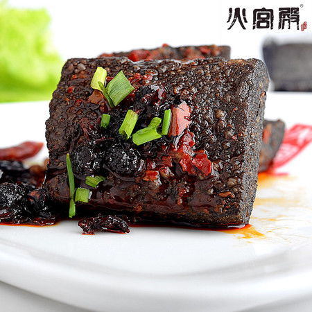 湖南特色小吃“臭豆腐”变身“辣味炸弹，一口爆香！”