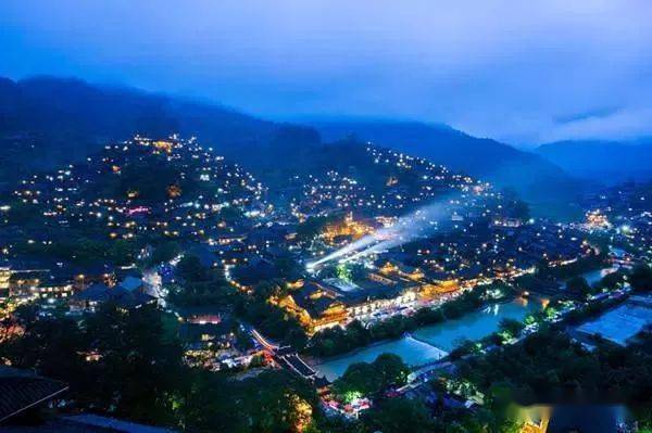 览山公园：足球场的浪漫