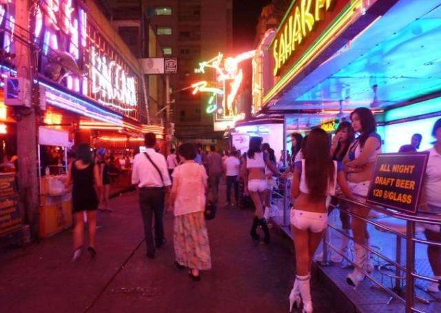 Patpong：老牌红灯区的陈旧时光