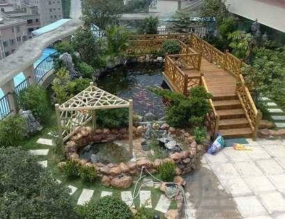 门口有鱼塘风水好吗,花园门口有鱼塘风水好不好