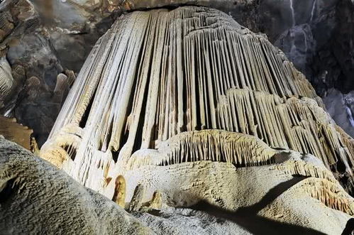 水晶宫， 一个五彩斑斓的宝石王国