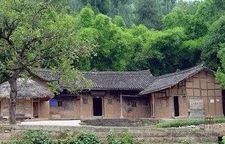 农村房水管走大门下，这样的风水布局三年后会有什么影响？