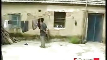 深厚夜， 老屋的钟声响起