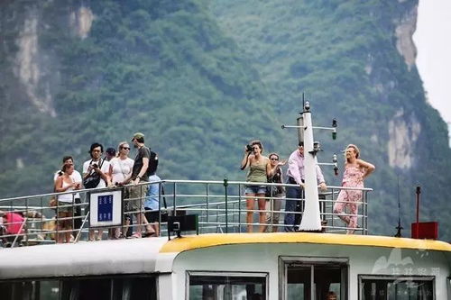 二、 沿途必看的奇峰与奇景