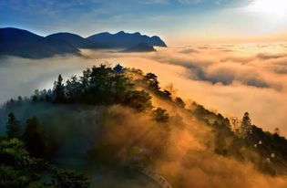 井冈山：红色的山， 绿色的景