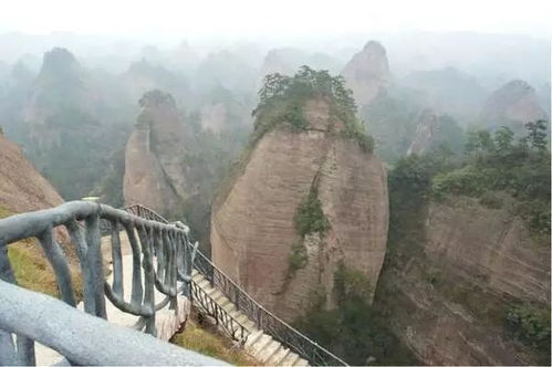 万佛山初印象：这地方...有点怪